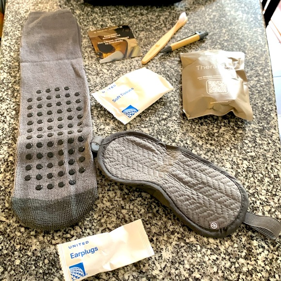 Three unopened United Airlines Amenity Kits from 1st class overseas flights! - Picture 3 of 6